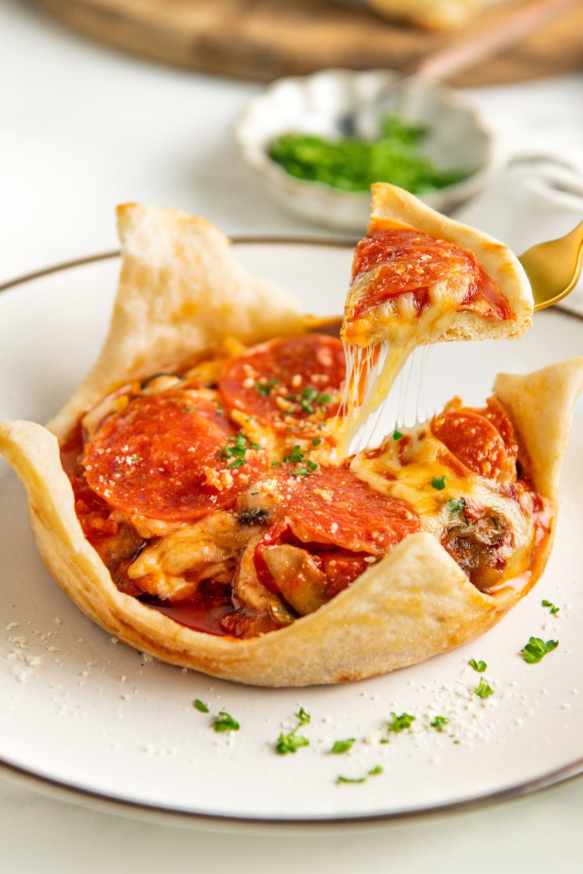 Cheesy baked pizza pie